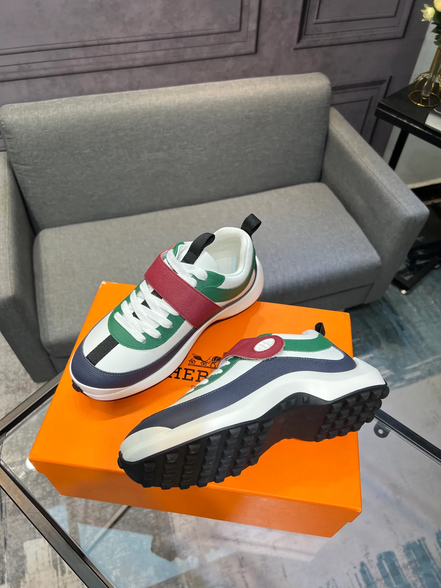 Men's shoes 💰600 Actual photos 🎬 [Hermès] Couple style, official website synchronization Counter quality French Paris catwalk style Simple and classic Imported original fabric Original 1:1 outsole! The highest version on the market! Size: Female 35-41. Male 39-45 (female 41, male 45 customized)
